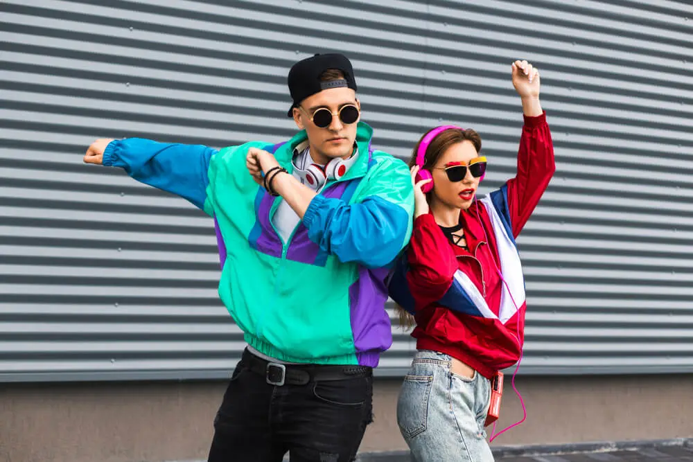 Moda lat 90. - ubrania, stylizacje i największe trendy